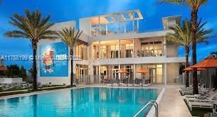 Exterior, Facade, Pool, Modern