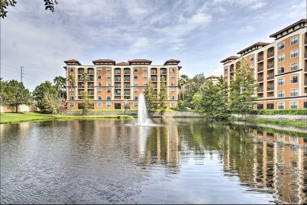Exterior, Lake