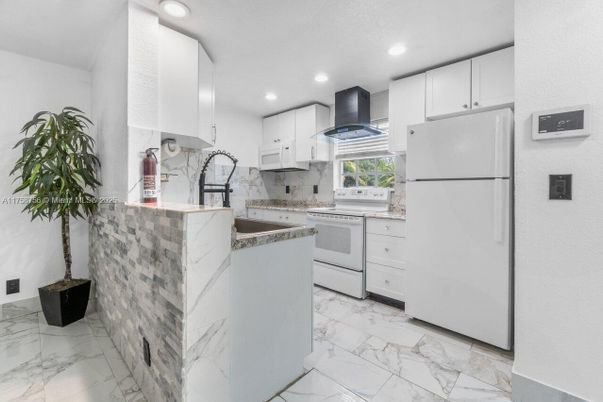 Interior, Kitchen, Marble, Recessed Lighting