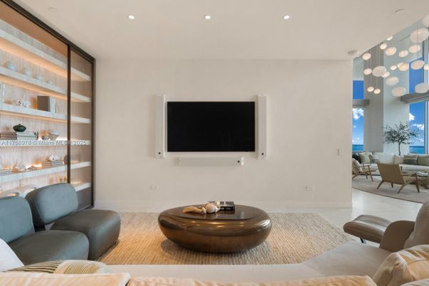 Interior, Living room, Pendant Lights, Recessed Lighting