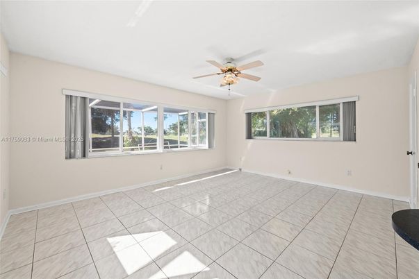 Empty room, Interior