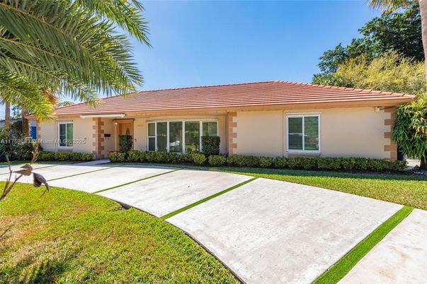 Backyard, Exterior, Facade, Ranch