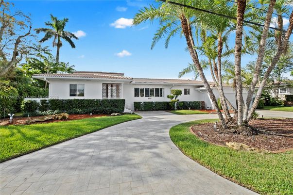 Backyard, Exterior, Facade, Ranch