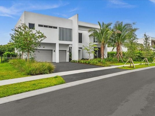 Attached, Exterior, Facade, Modern