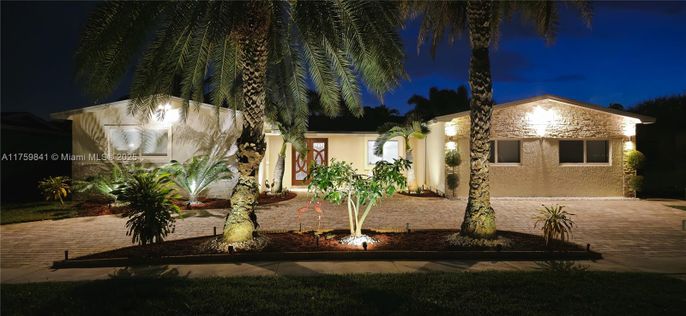 Exterior, Facade, Spanish Mediterranean