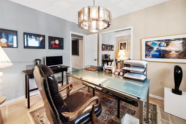Home Office, Interior