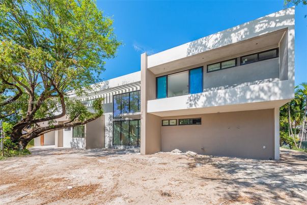 Attached, Exterior, Facade, Modern