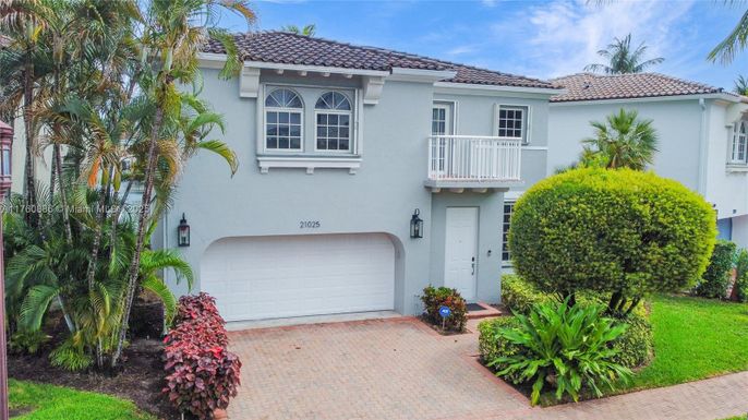 Attached, Exterior, Facade, Spanish Mediterranean