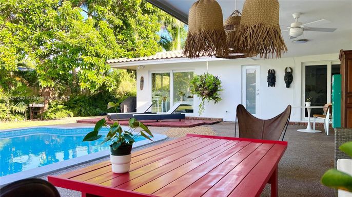 Exterior, Pool