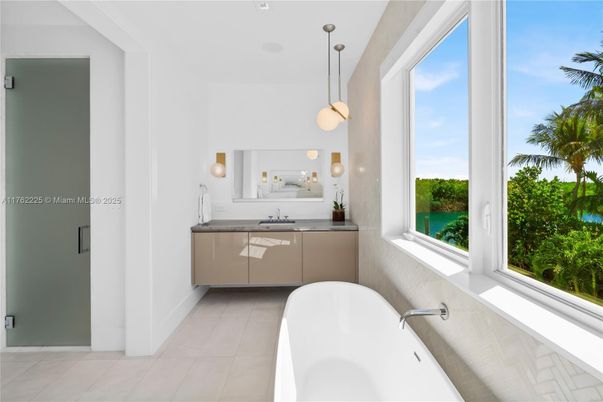 Bathroom, Free Standing Baths, Interior, Pendant Lights