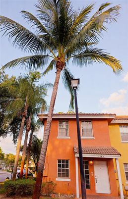 Exterior, Facade, Mediterranean