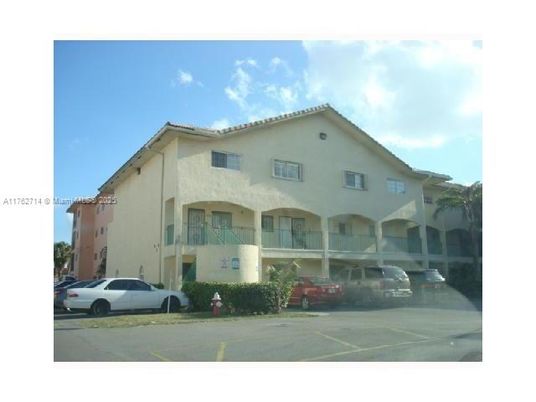 Exterior, Facade, Mediterranean