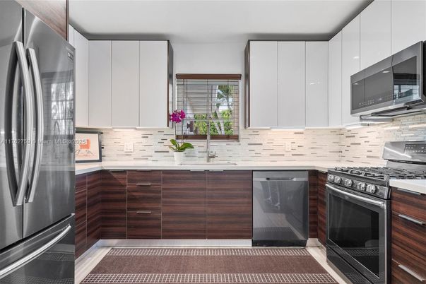 Interior, Kitchen, Stainless Steel Appliances