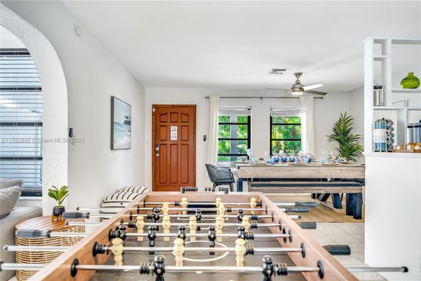 Game Room, Interior