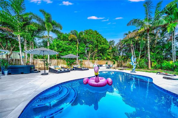 Exterior, Hot Tub, Pool