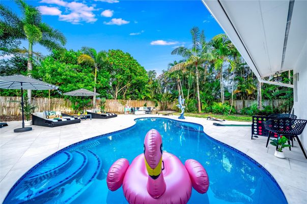 Exterior, Pool