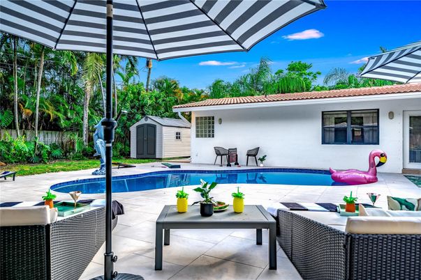 Exterior, Pool