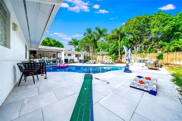 Exterior, Pool