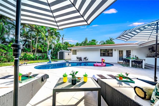 Exterior, Pool