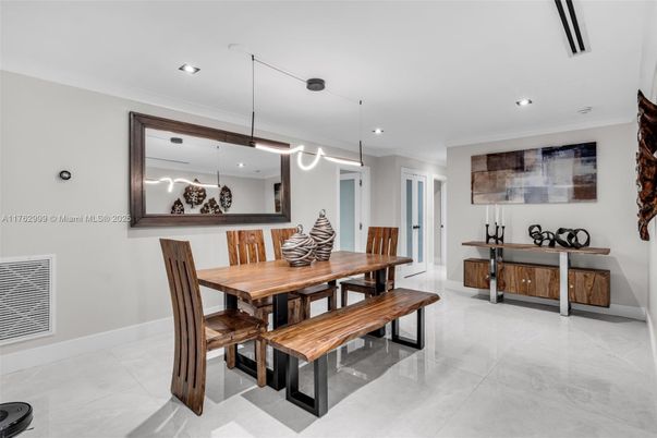 Dining room, Interior, Pendant Lights, Recessed Lighting