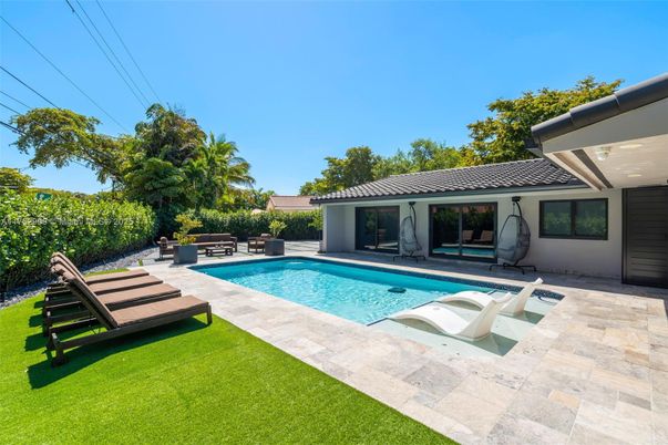 Exterior, Pool