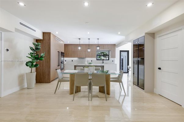 Dining room, Interior, Kitchen, Pendant Lights, Recessed Lighting, Stainless Steel Appliances