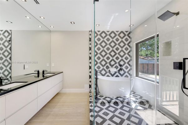 Bathroom, Dual Sink Vanities, Free Standing Baths, Interior, Recessed Lighting
