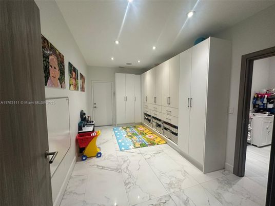 Interior, Marble, Recessed Lighting, Washer