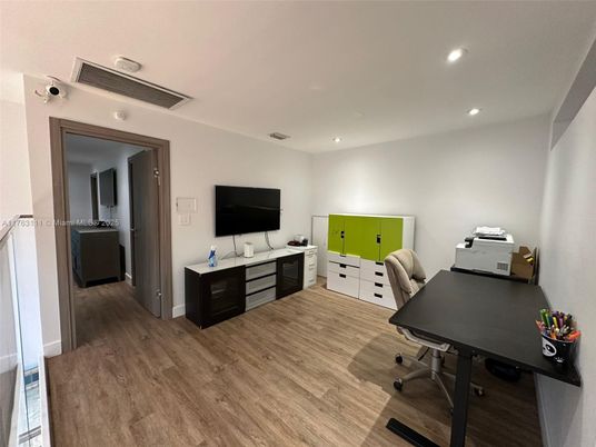 Home Office, Interior, Recessed Lighting, Wood Texture Flooring