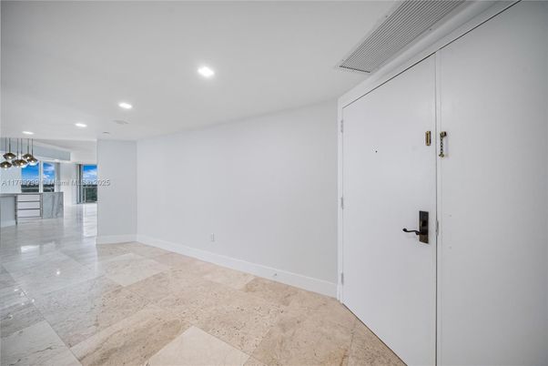 Empty room, Interior, Pendant Lights, Recessed Lighting