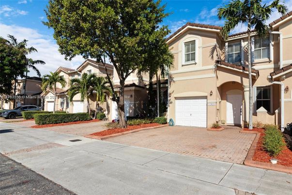 Attached, Exterior, Facade, Mediterranean