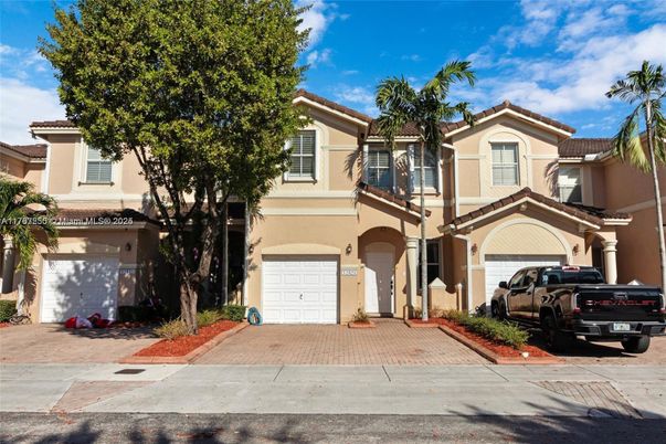 Attached, Exterior, Facade, Mediterranean