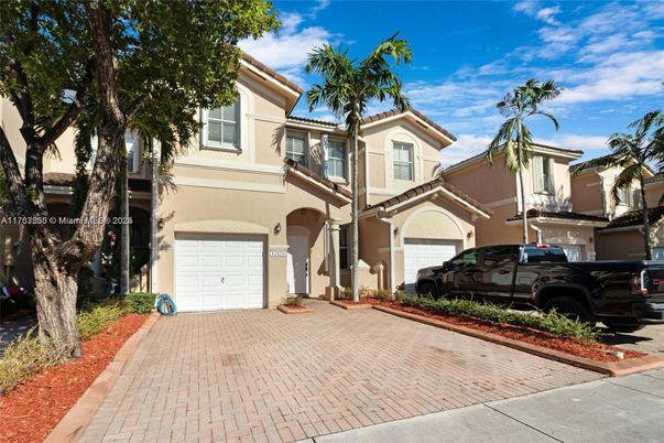 Attached, Exterior, Facade, Mediterranean