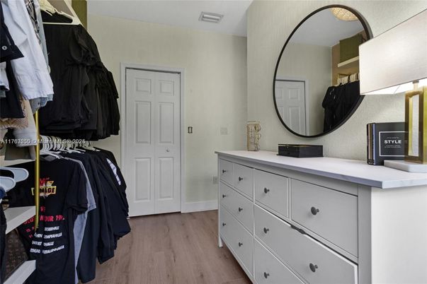 Interior, Walk-in Closets, Wood Texture Flooring
