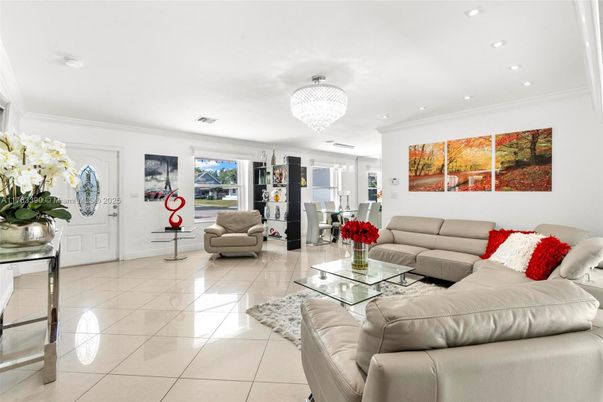 Chandelier, Dining room, Interior, Living room, Recessed Lighting