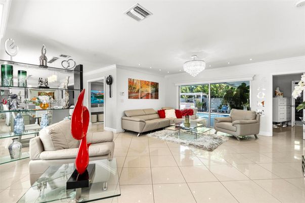 Chandelier, Interior, Living room, Recessed Lighting