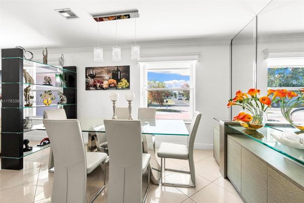 Dining room, Interior, Pendant Lights