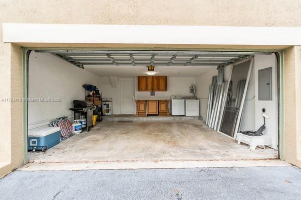 Garage, Interior