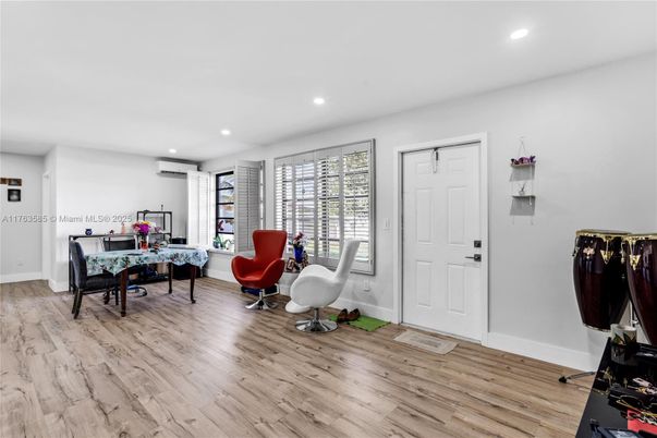 Interior, Recessed Lighting, Wood Texture Flooring