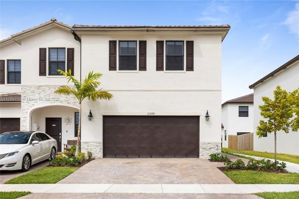 Attached, Exterior, Facade, Spanish Mediterranean