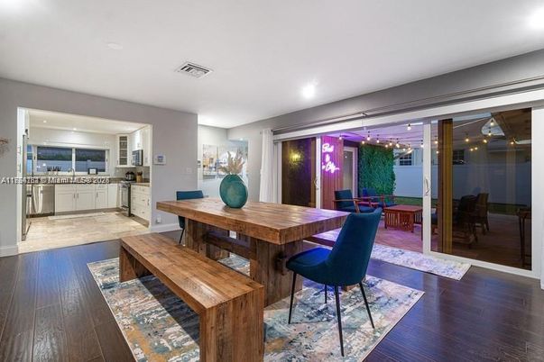 Dining room, Interior, Kitchen, Pendant Lights, Recessed Lighting, Wood Texture Flooring