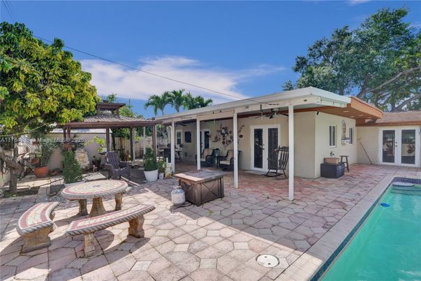 Exterior, Hot Tub, Pool
