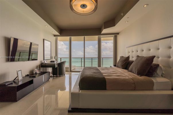 Bedroom, Interior, Recessed Lighting, Water
