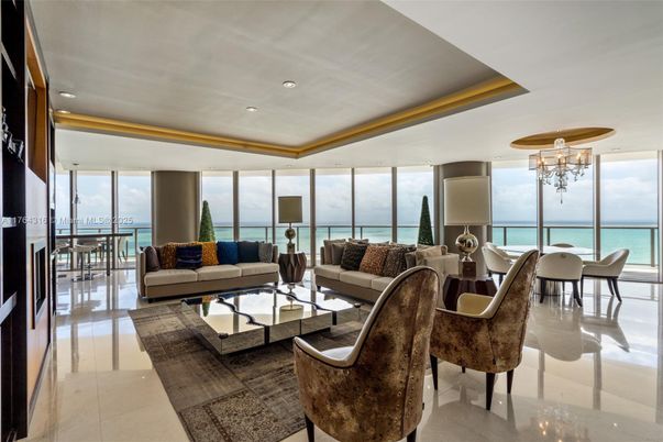 Chandelier, Dining room, Interior, Living room, Recessed Lighting, Water