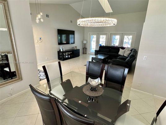 Chandelier, Dining room, Interior, Living room, Pendant Lights