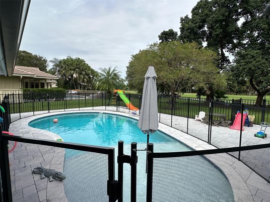 Exterior, Playground, Pool
