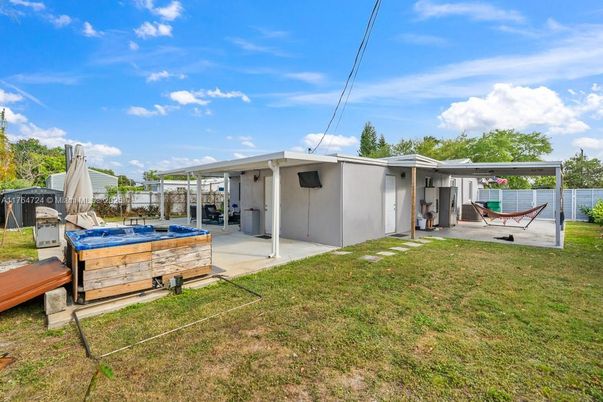 Backyard, Exterior, Hot Tub