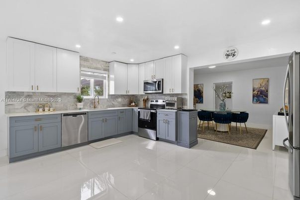 Dining room, Interior, Kitchen, Recessed Lighting, Stainless Steel Appliances
