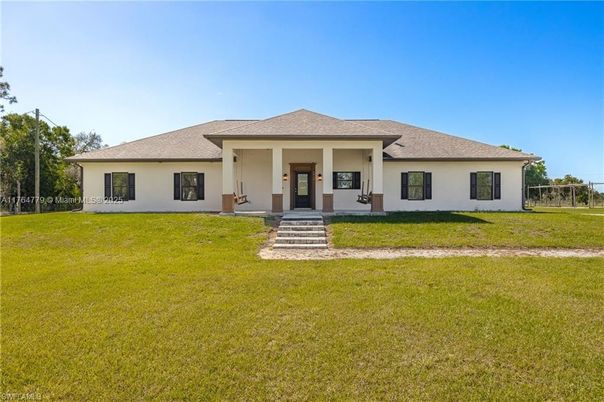 Backyard, Exterior, Facade, Ranch