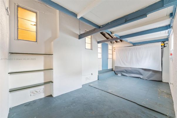Garage, Interior